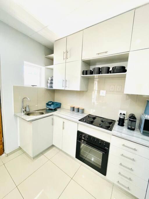 Trendy, Comfortable 1 Bedroom Apartments In Mthatha Exterior photo