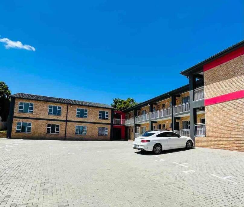 Trendy, Comfortable 1 Bedroom Apartments In Mthatha Exterior photo