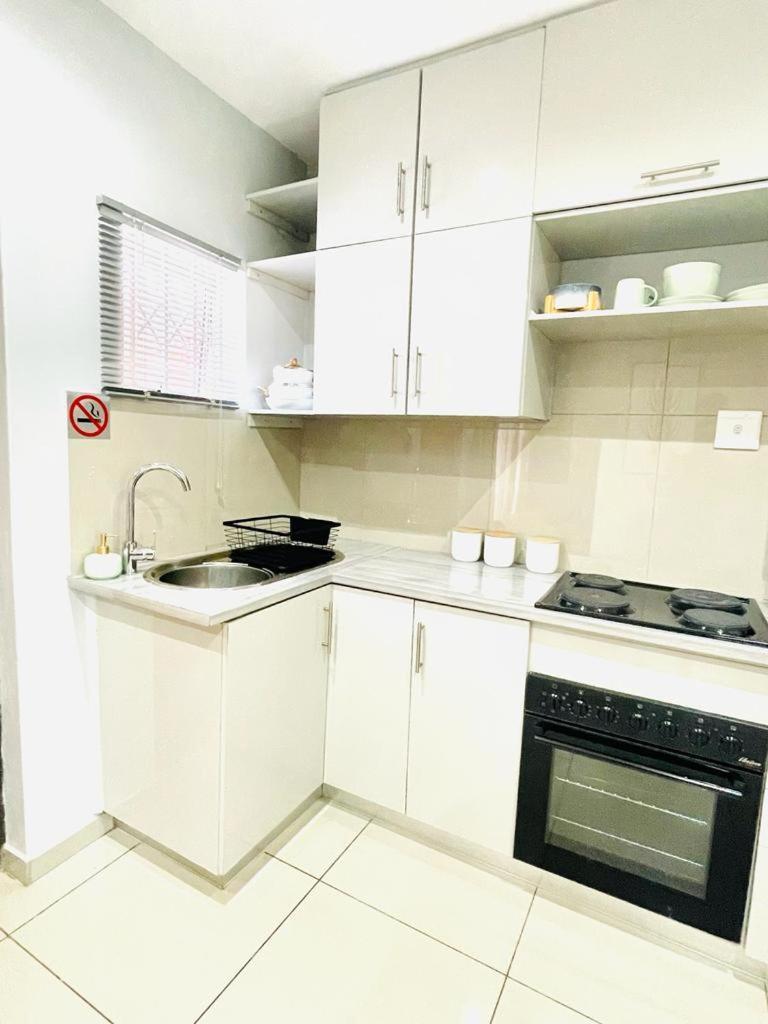 Trendy, Comfortable 1 Bedroom Apartments In Mthatha Exterior photo