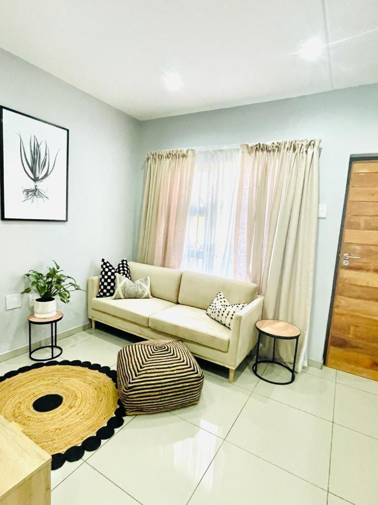 Trendy, Comfortable 1 Bedroom Apartments In Mthatha Exterior photo